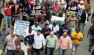 Choferes protestan por mal estado de avenidas en la zona oeste de Santiago