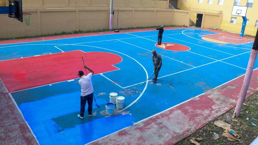 INEFI remodela y remoza la cancha del liceo Onésimo Jiménez en Santiago