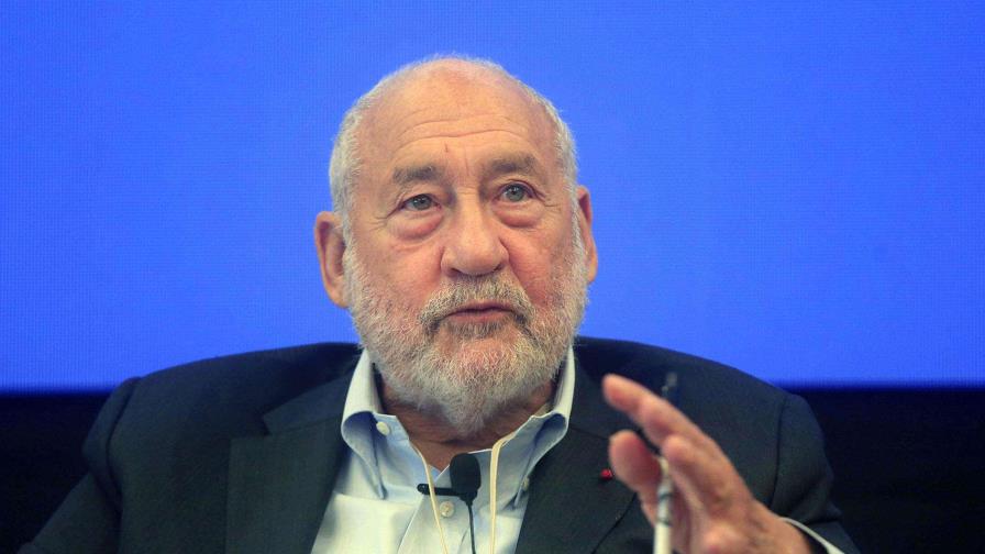 Joseph Stiglitz aboga por leyes tributarias que no estén sujetas a la evasión fiscal