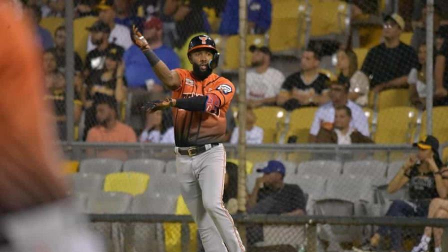 Los Toros se oxigenan con las Águilas gracias al bate de Sandro Fabián