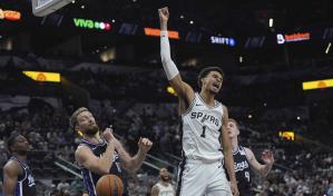 Con 35 puntos y 14 rebotes de Wembanyama y doble-doble de Paul Spurs vencen 116-96 a Kings