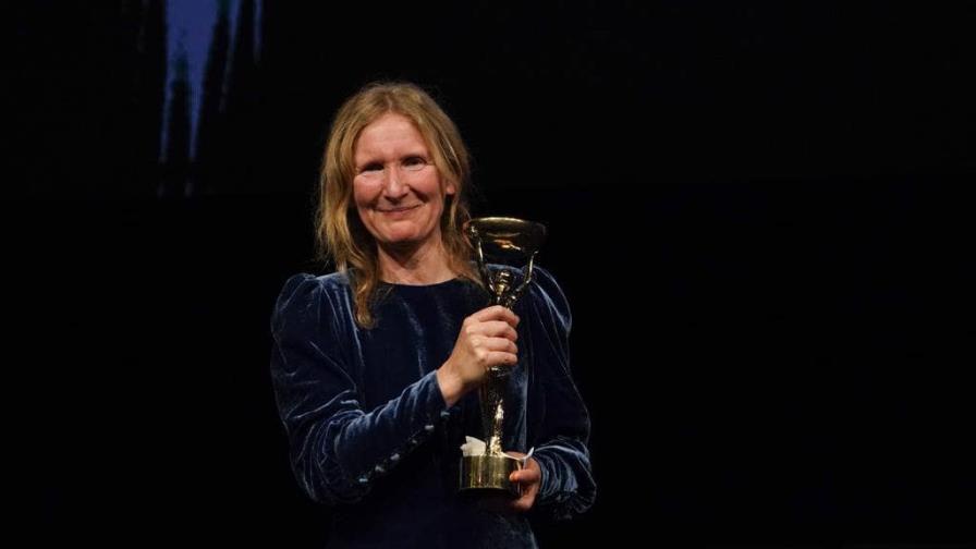 La novela Orbital de la escritora británica Samantha Harvey gana el Premio Booker de ficción