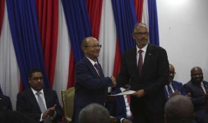 Haití posesiona a un nuevo primer ministro mientras la crisis se intensifica