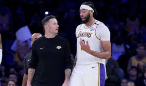 Anthony Davis dice que su ojo est&aacute; bien tras golpe en partido de Lakers