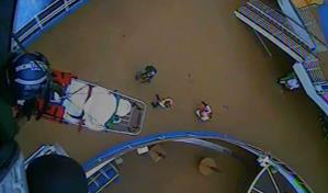 Guardacostas auxilian a una mujer de un barco crucero cerca de Puerto Rico