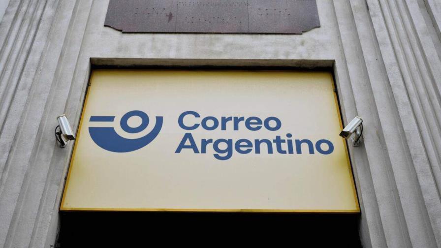 El Gobierno de Milei anuncia que prevé privatizar la empresa de correo de Argentina