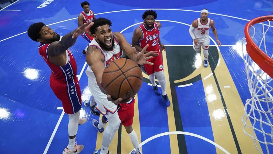 Con un doble-doble de Karl Towns Knicks vencen 111-99 a 76ers en el debut de Embiid