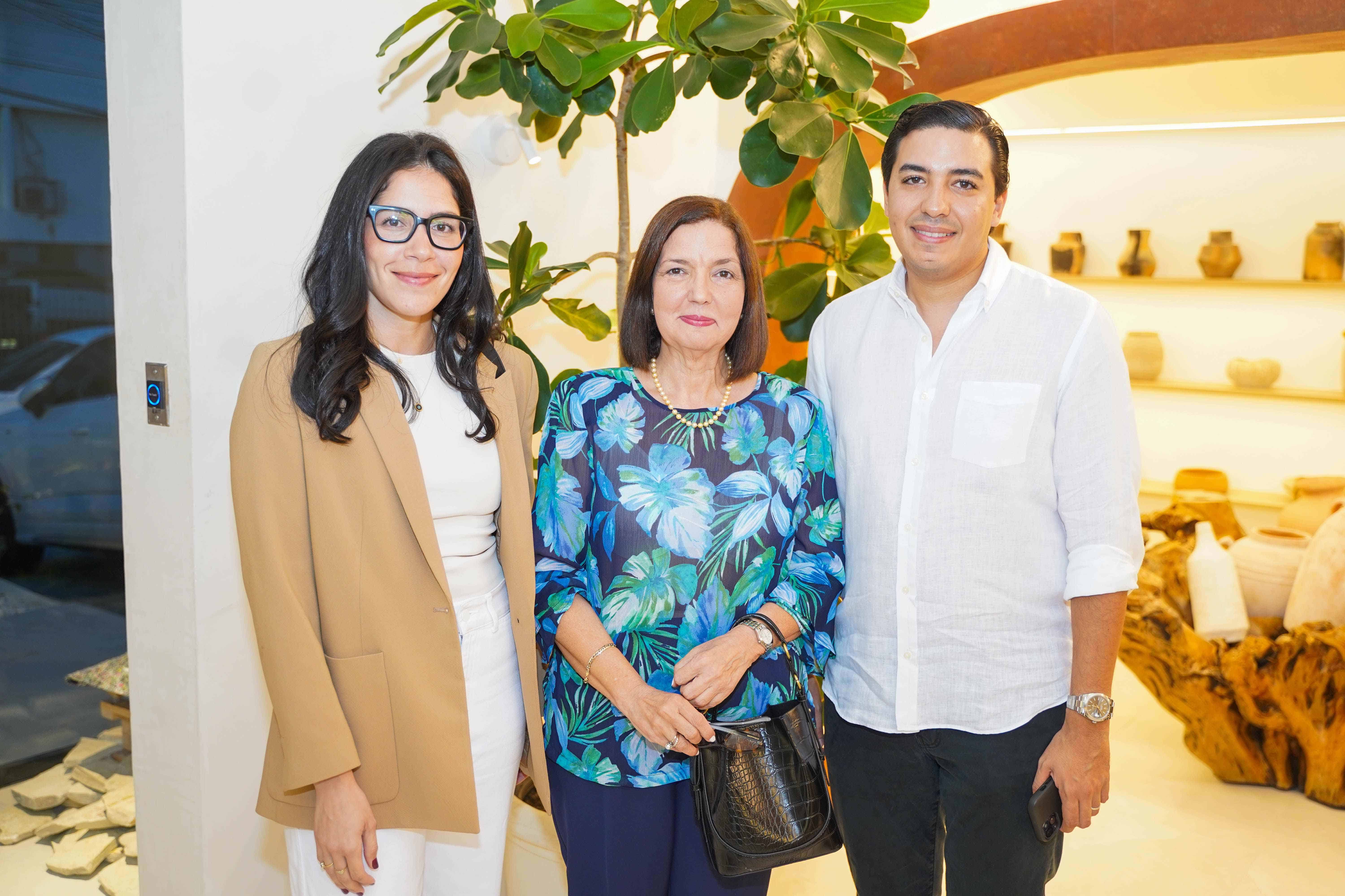 Sarah Rodríguez García, Dulce Gatón y Salvador Lluberes.