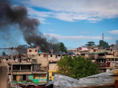 Crisis en Haití: multitudes huyen y bandas buscan poder