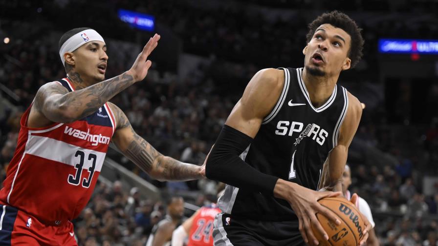 Wembanyama logra récord personal con 50 puntos y 8 triples, y Spurs vencen 139-130 a Wizards