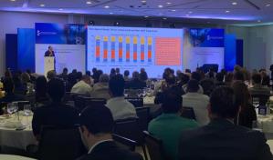 Presentan conferencias sobre perspectivas y desafíos económicos del país