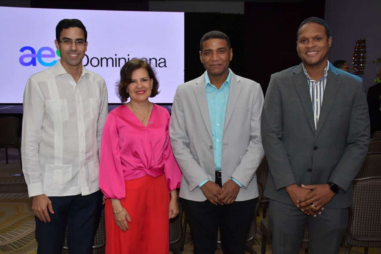 Fares Jamatte, Freddy Obando y Carlos Birbuet.Juan Guiliani, Rita Tirado, Tustrar Vicioso y Wilfredo Rodríguez.