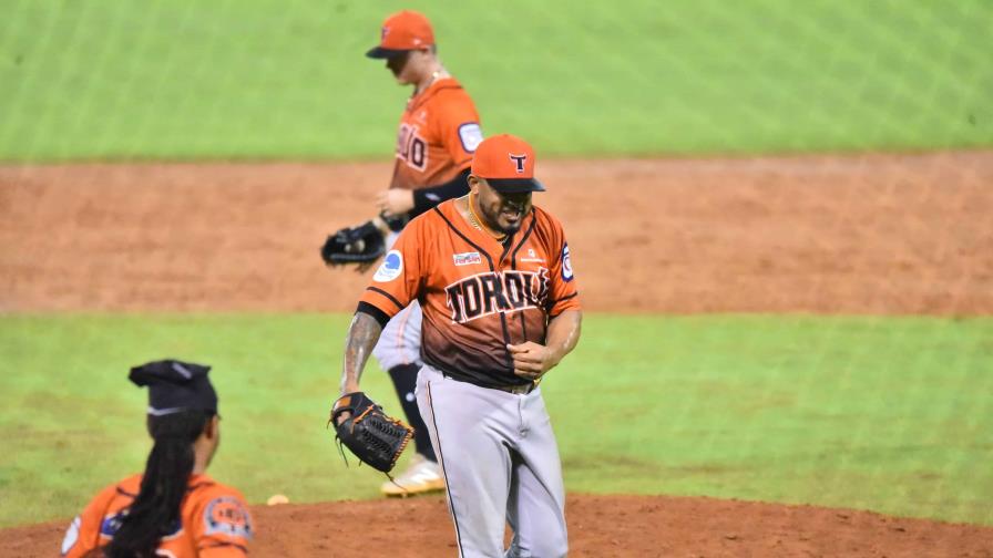 Toros se imponen a las Águilas en 10 entradas con doble productor de Troy Johnston