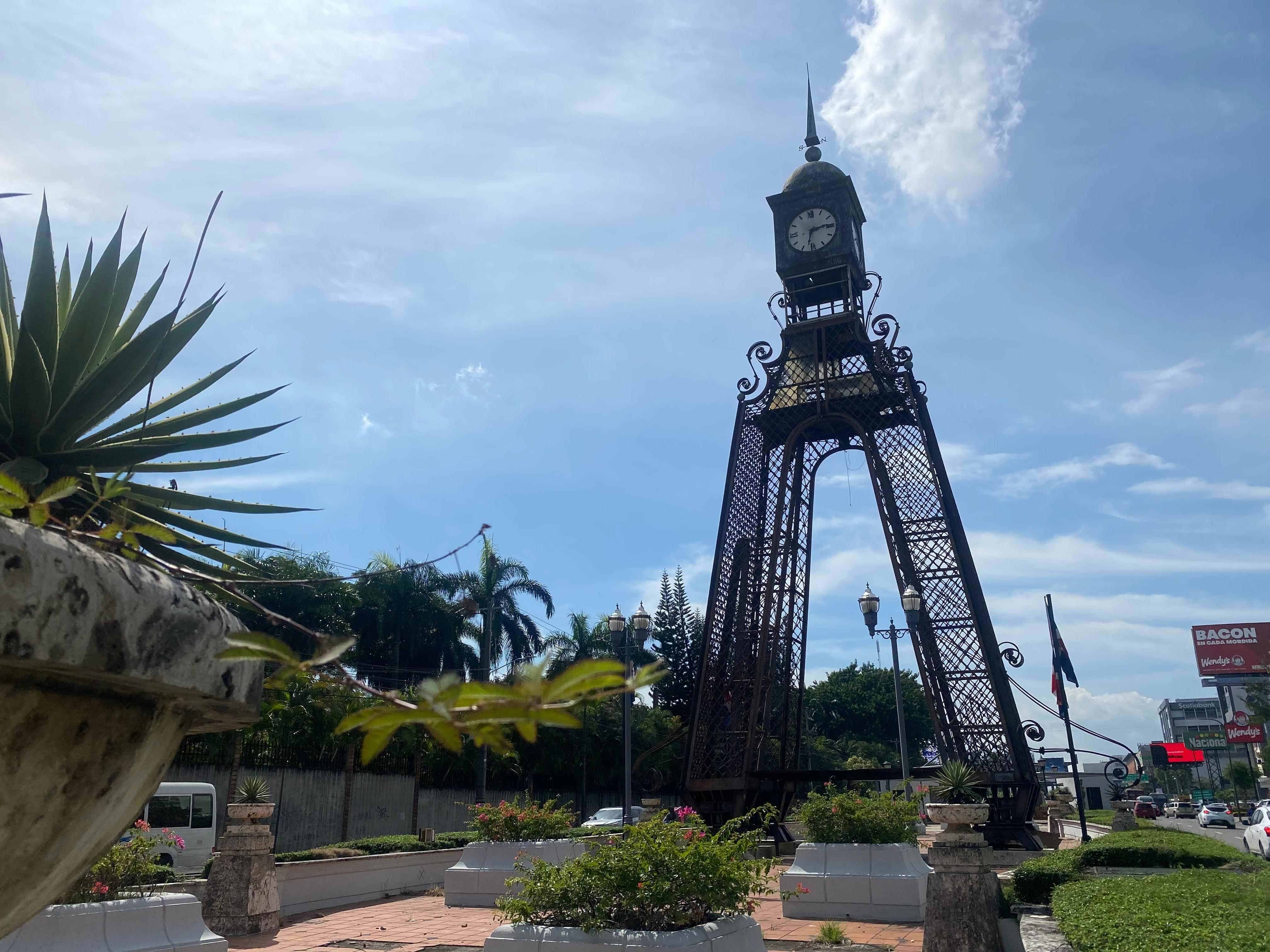 Reloj del Bulevar de la avenida 27 de Febrero.