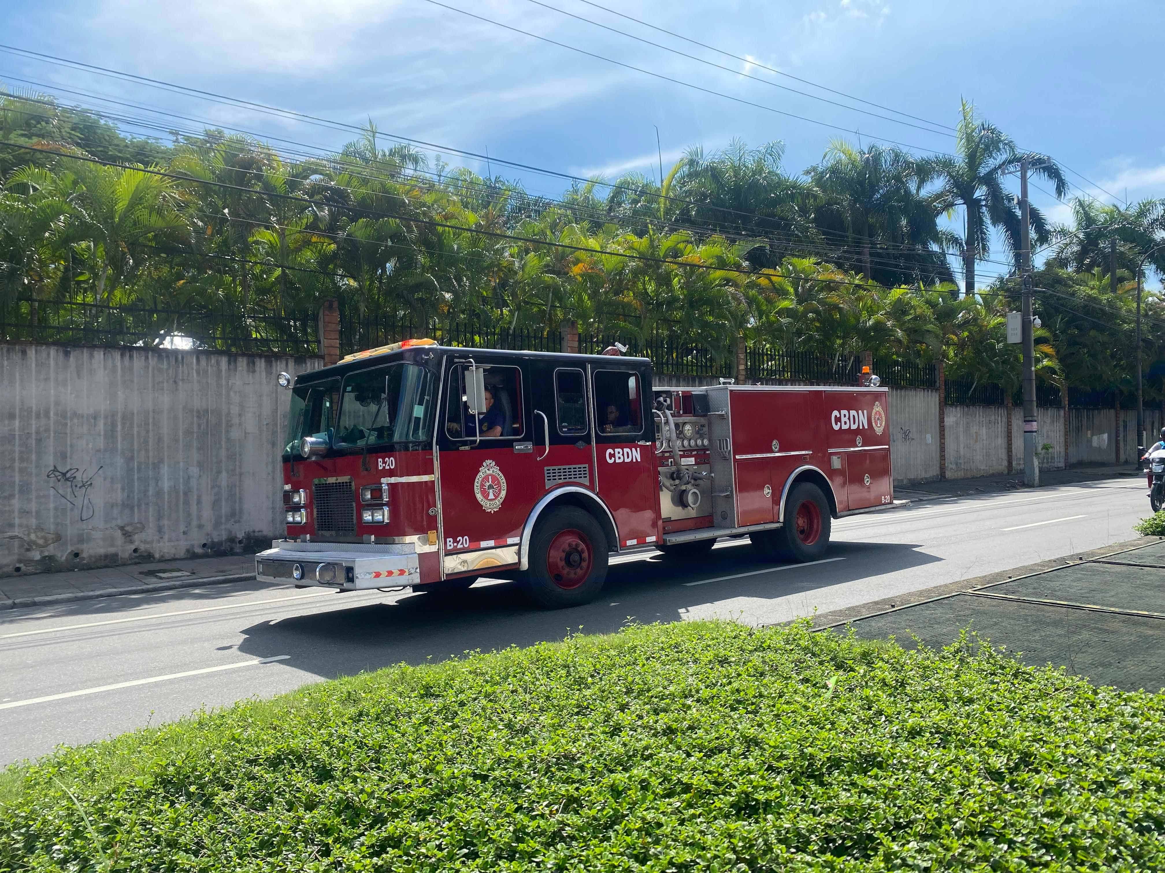 Una brigada de los Bomberos del Distrito Nacional se presentó en el lugar.