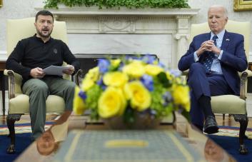 ¿Qué significa la decisión de Biden de permitir que Ucrania utilice armas estadounidenses de mayor alcance?