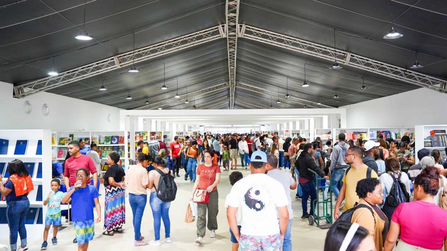 La Feria del Libro 2024 concluye este domingo con literatura y arte en sus pabellones