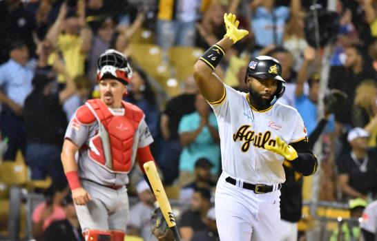 Aderlin Rodríguez pega un grand slam en una rebelión en el sexto, Águilas vencen a Leones 13-8