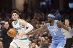 La NBA multa a LaMelo Ball, de los Hornets, con 100.000 dólares por comentario despectivo La NBA multa a LaMelo Ball, de los Hornets, con 100.000 dólares por comentario despectivo