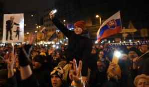 Protesta en Eslovaquia contra gobierno del primer ministro Robert Fico