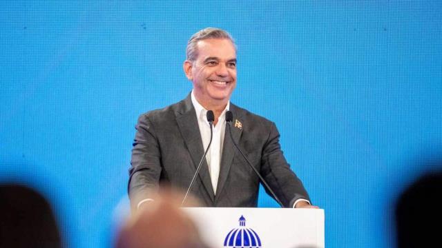 De los “hitos históricos” a los “recules crónicos”: desafíos del segundo período de Abinader