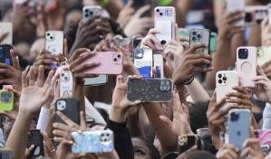 Un 20 % de estadounidenses se informa regularmente por influencers en redes sociales