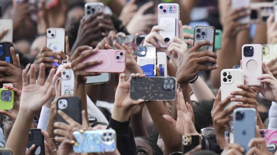 Un 20 % de estadounidenses se informa regularmente por influencers en redes sociales