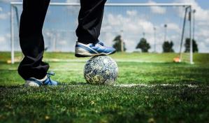 Un niño de 13 años, apuñalado por otro en Nápoles porque no le dejó jugar con un balón