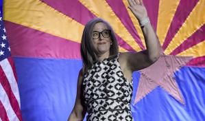 Gobernadora de Arizona colaborará con Trump en seguridad fronteriza si no afecta a familias