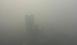 Escuelas cerradas y tráfico restringido en la capital de India por récord de contaminación