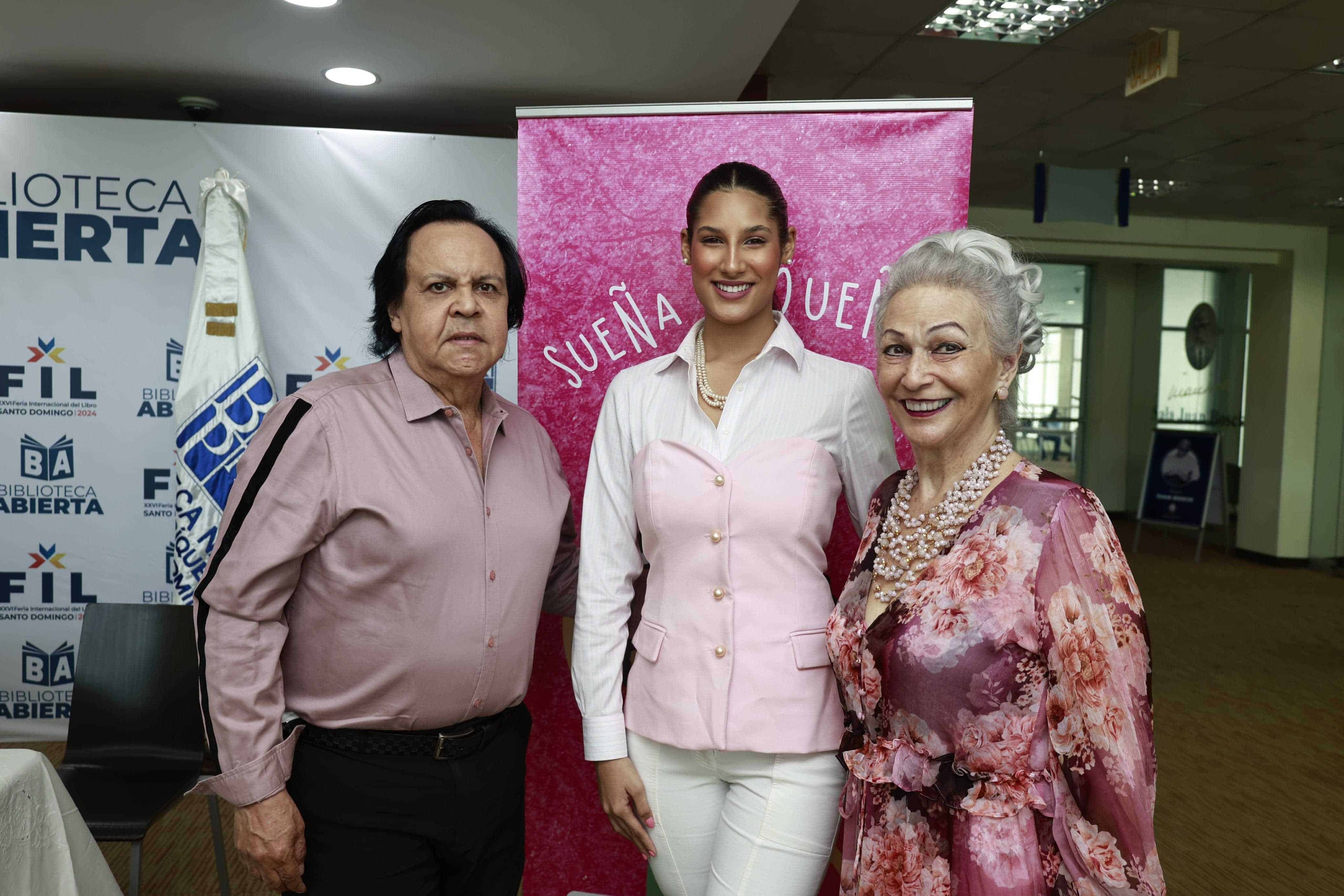 Leonel Lirio, Mía Massiel Jiménez González y Mayra Hazim.