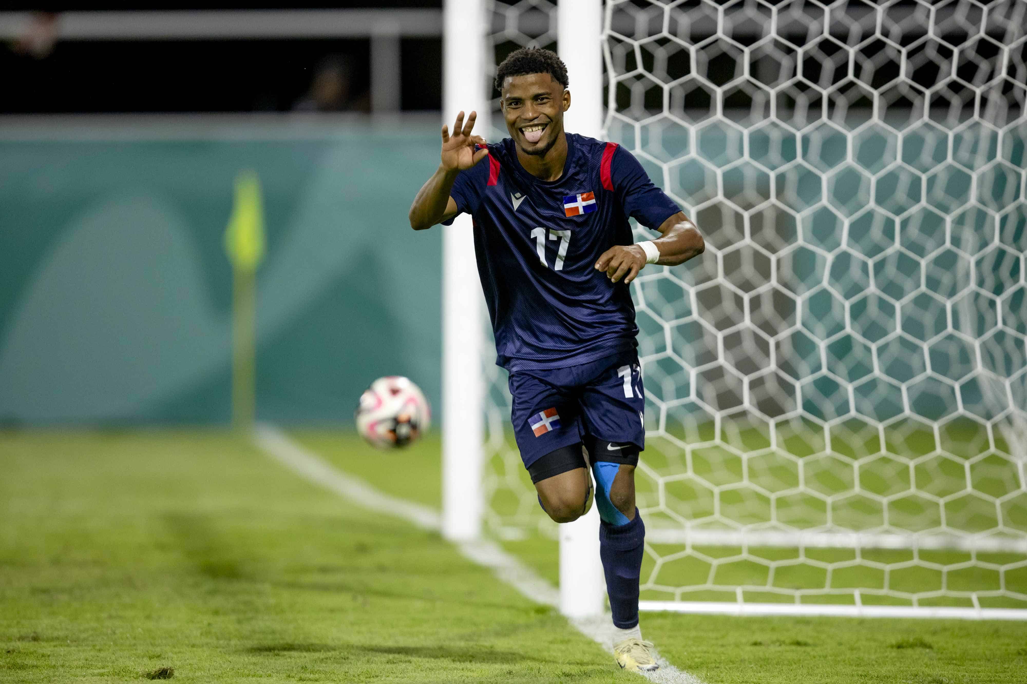 Dorny Romero celebra otro de sus goles.