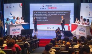 Estudiantes de secundaria compiten por demostrar qui&eacute;n conocen m&aacute;s de la Constituci&oacute;n