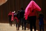 Migrantes con una cita de asilo en la frontera de México temen que Trump los expulse