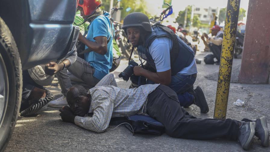 Residentes de la capital de Haití apoyan a la policía contra nuevo ataque de pandillas