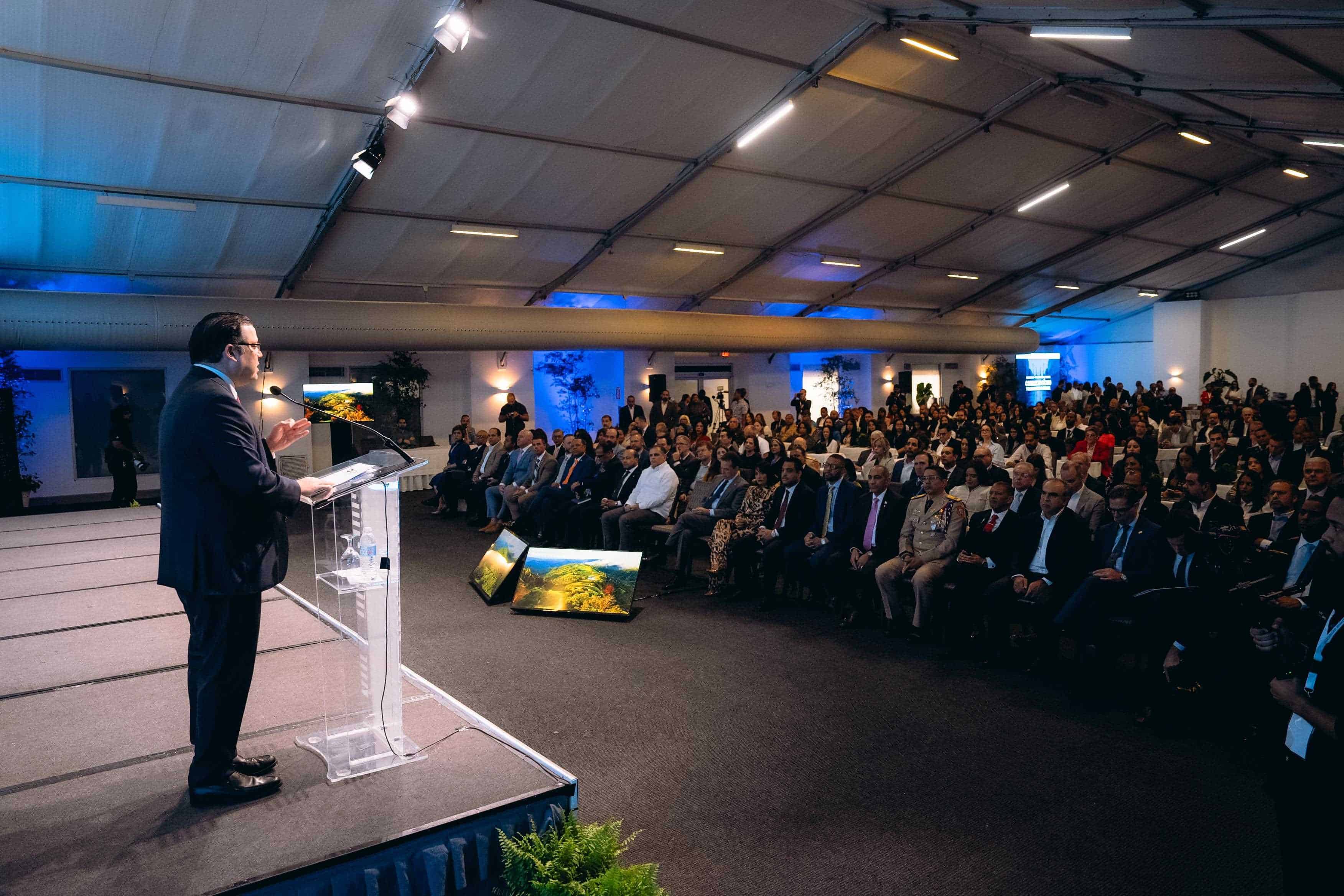 Vista del público que partició en el seminario de Aduanas.