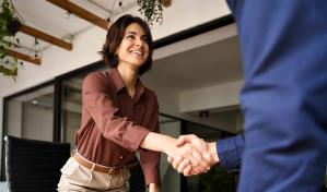 D&iacute;a Mundial del Saludo: un simple gesto capaz de convertir un ambiente social en uno m&aacute;s ameno