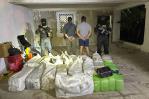 Confiscan 989 libras de marihuana y apresan seis hombres durante allanamientos en Santiago