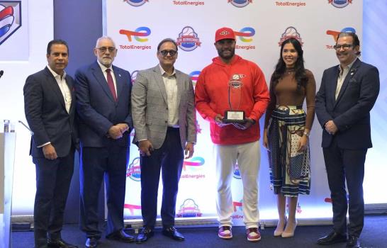 "Los Dominicanos Primero por Cuqui Córdova" honra la carrera de Albert Pujols