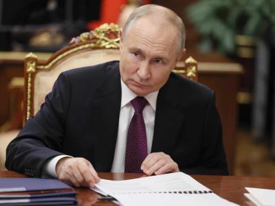 Vladímir Putin aboga por mercado de "servicios espaciales" en Rusia