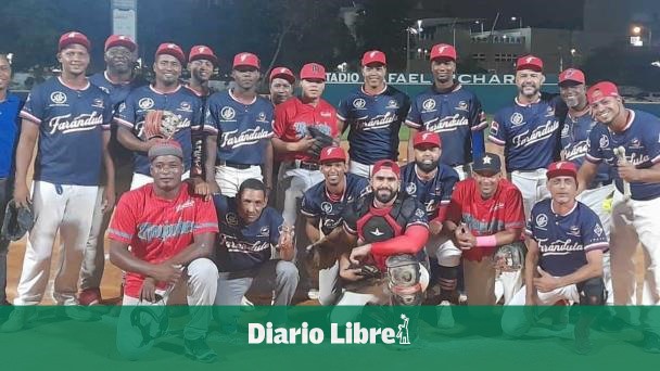 Centro, Farándula, Codia y Juan Marichal en la semifinal del softbol