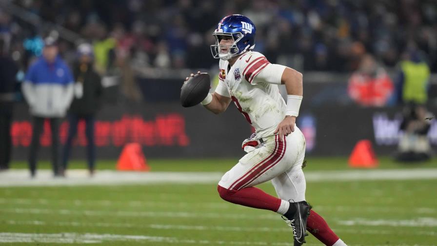 Daniel Jones en desacuerdo con decisión de los Giants de relegarlo a la banca