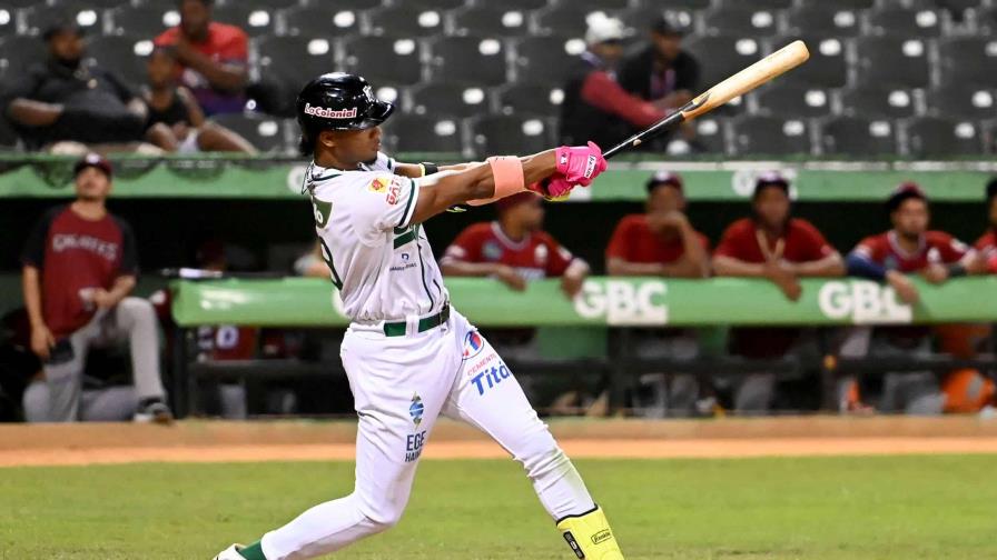 Estrellas ganan en 10 entradas ante los Gigantes con hit de José Barrero