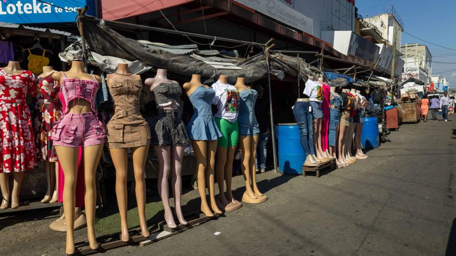 Avenida Duarte: una vitrina abierta a los artículos falsificados Avenida Duarte: una vitrina abierta a los artículos falsificados