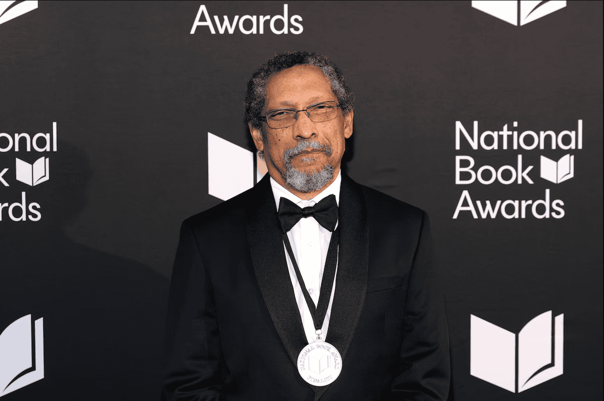 Percival Everett y Jason De Le&oacute;n, de origen mexicano, ganan el National Book Award de EE.UU.
