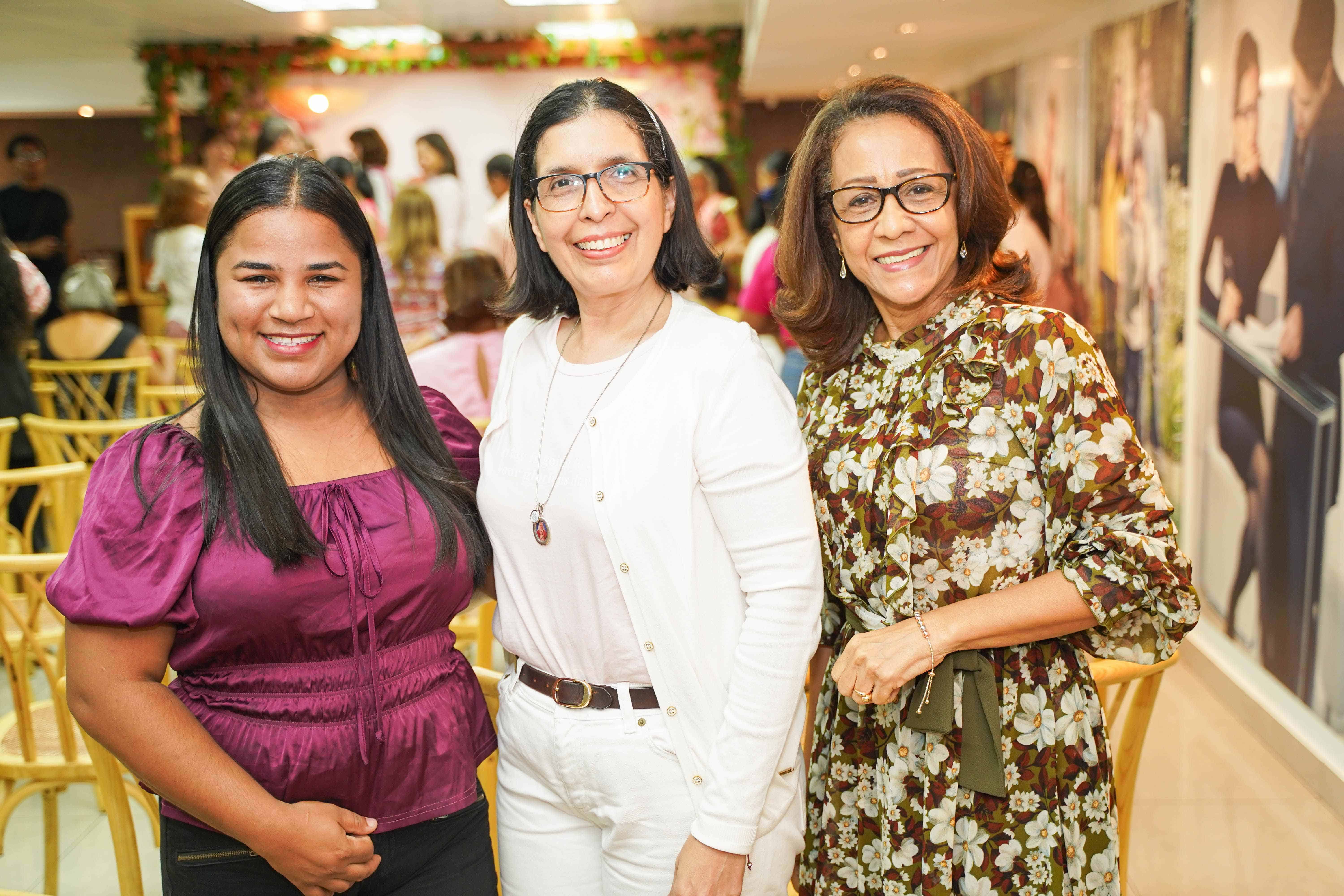 Karen Mieses, Rosa Giménez y Mariber Reynoso.