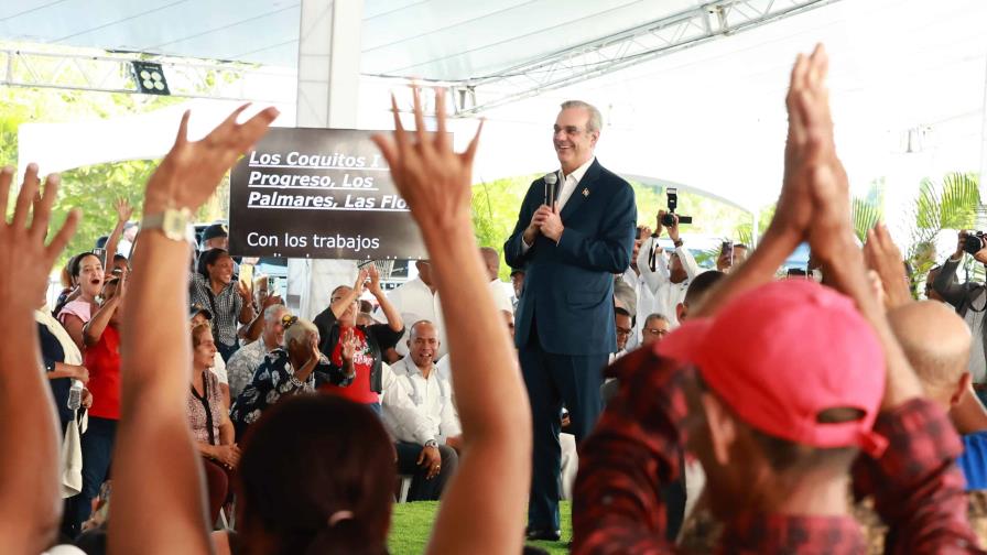 Presidente Luis Abinader entrega 2,100 títulos de propiedad en La Guáyiga