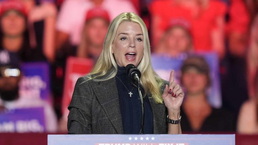 Qué saber sobre Pam Bondi, la nueva elección de Trump para secretaria de Justicia