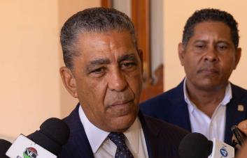 El congresista Adriano Espaillat se solidariza con víctimas del derrumbe en la discoteca Jet Set