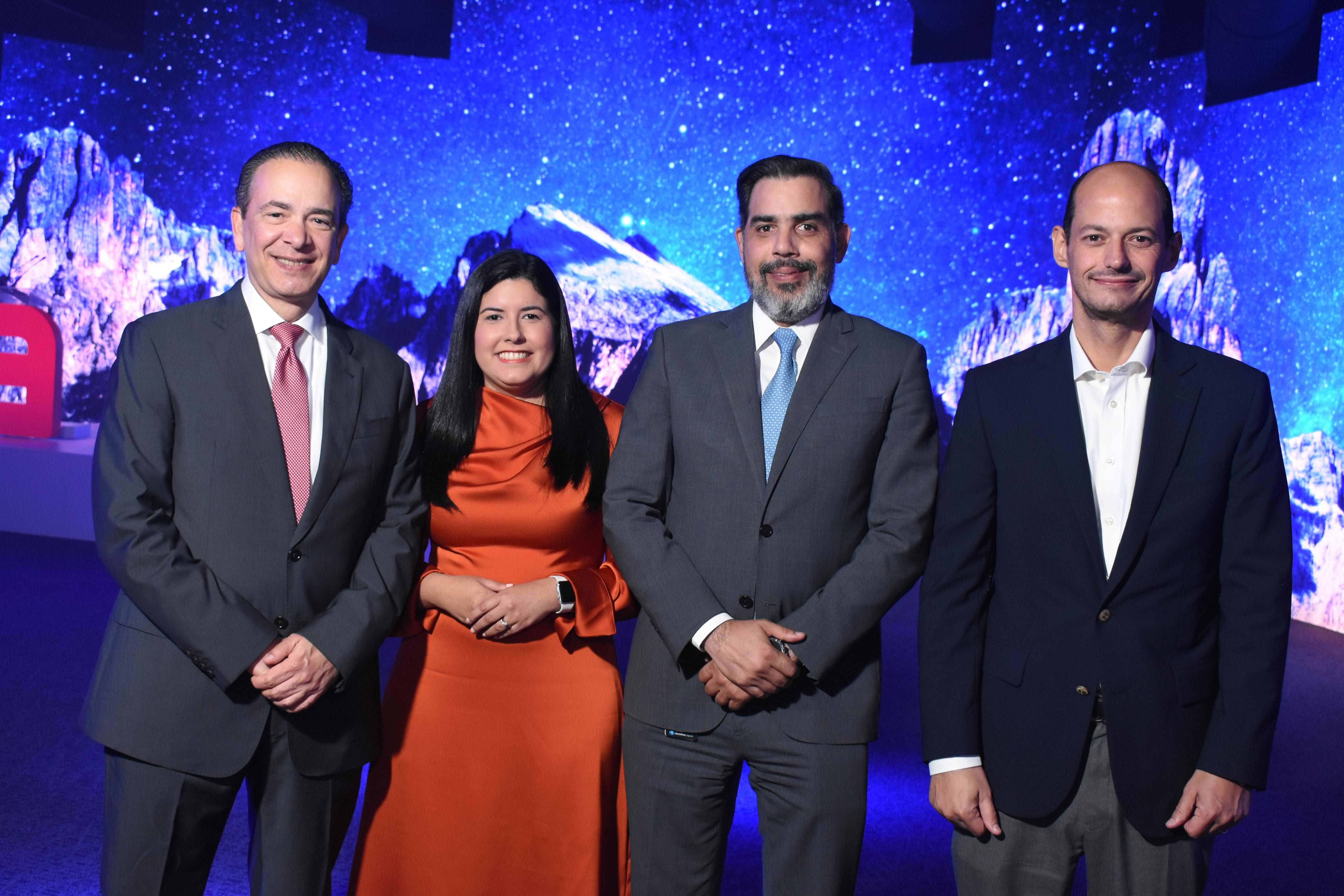 El doctor Arnaldo Espaillat, Gabriela Hidalgo, Henry Lugo y el doctor Alejandro Cambiazo.